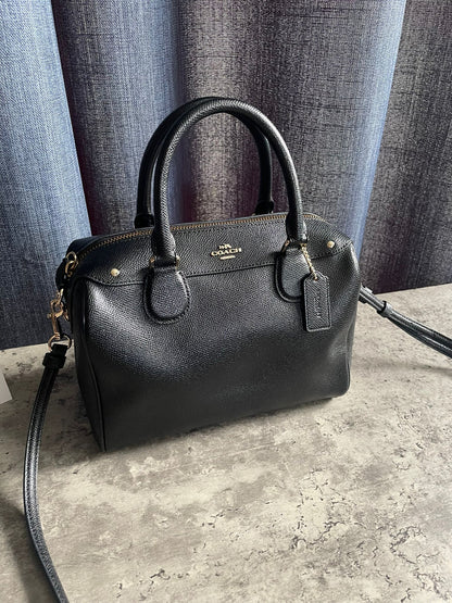 Vintage Coach Leather Crossbody Bag
Black/Gold Authentic with dustbag