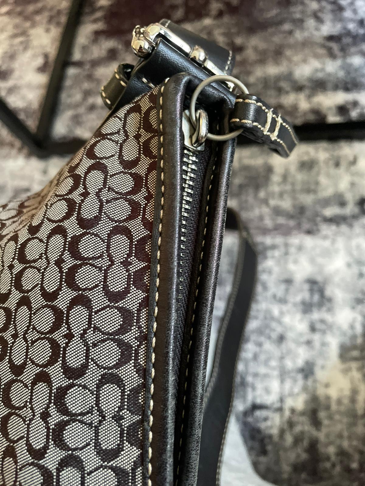 Vintage Coach Shoulderbag Monogram
Grey/black authentic 2k crossbody