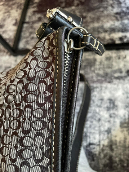 Vintage Coach Shoulderbag Monogram
Grey/black authentic 2k crossbody