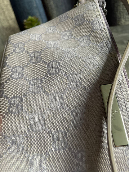 vintage gucci gg monogram boat pochette
Silver/Lilac Authentic Y2k