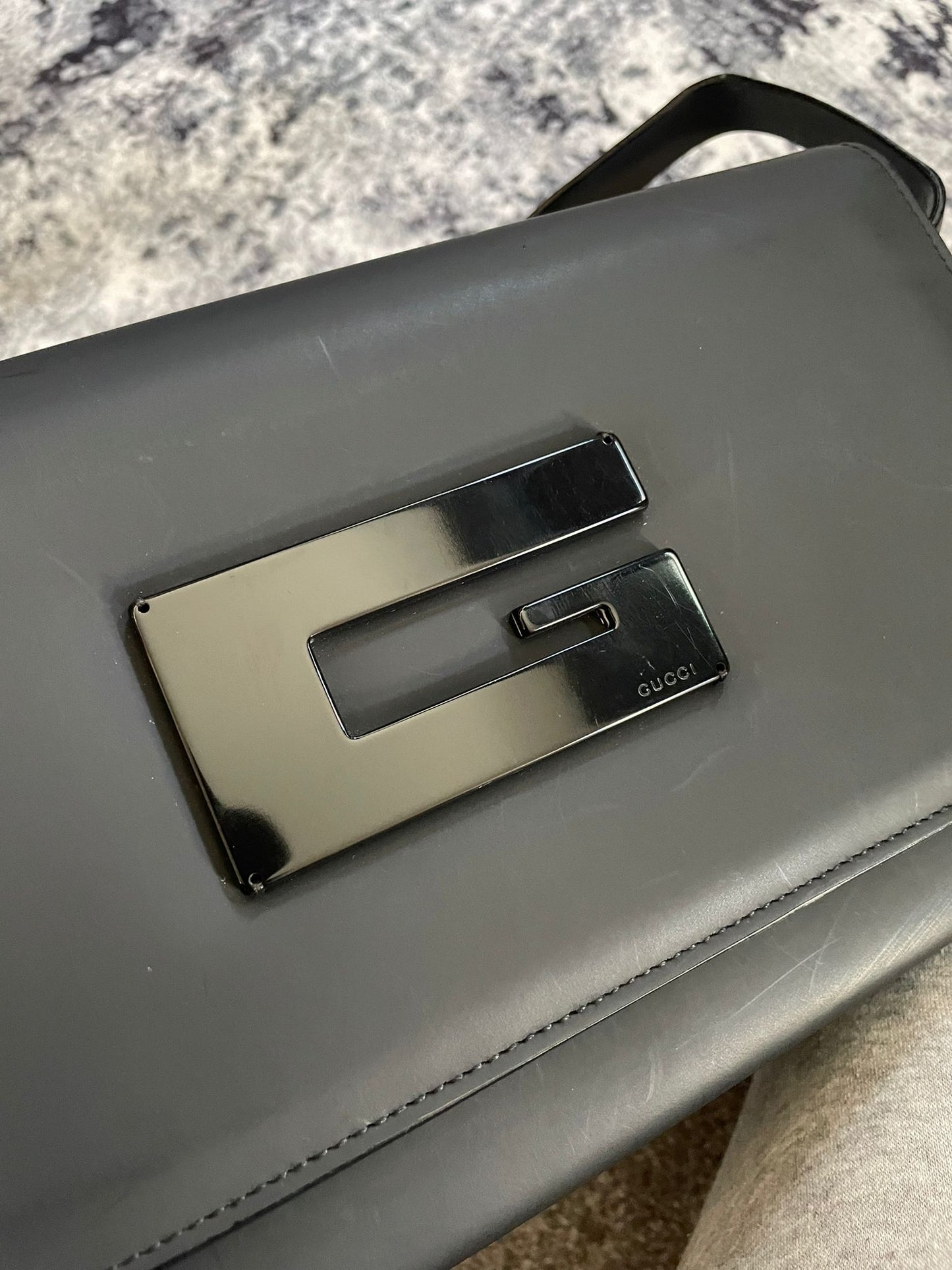 Vintage Gucci ShoulderBag Square G
Emblem authentic 2k hard shell black