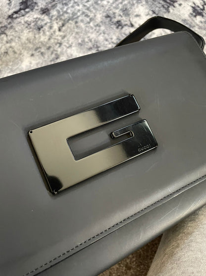 Vintage Gucci ShoulderBag Square G
Emblem authentic 2k hard shell black