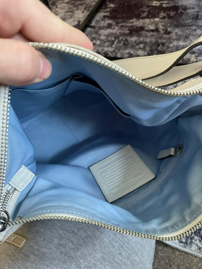 Vintage Coach Shoulderbag White Leather
Authentic Y2k Detailed