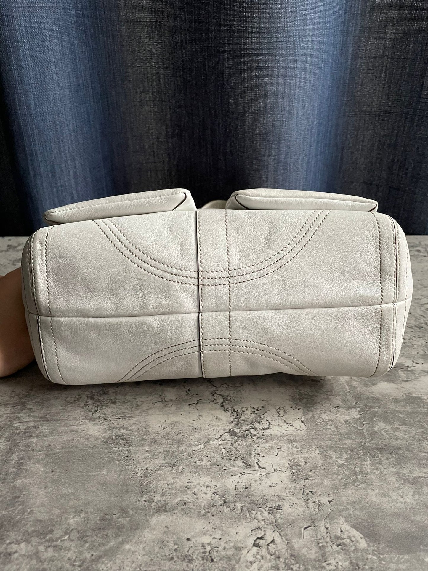 Vintage Coach Handbag White Leather
Soho Y2K Buckle Double pocket Authentic