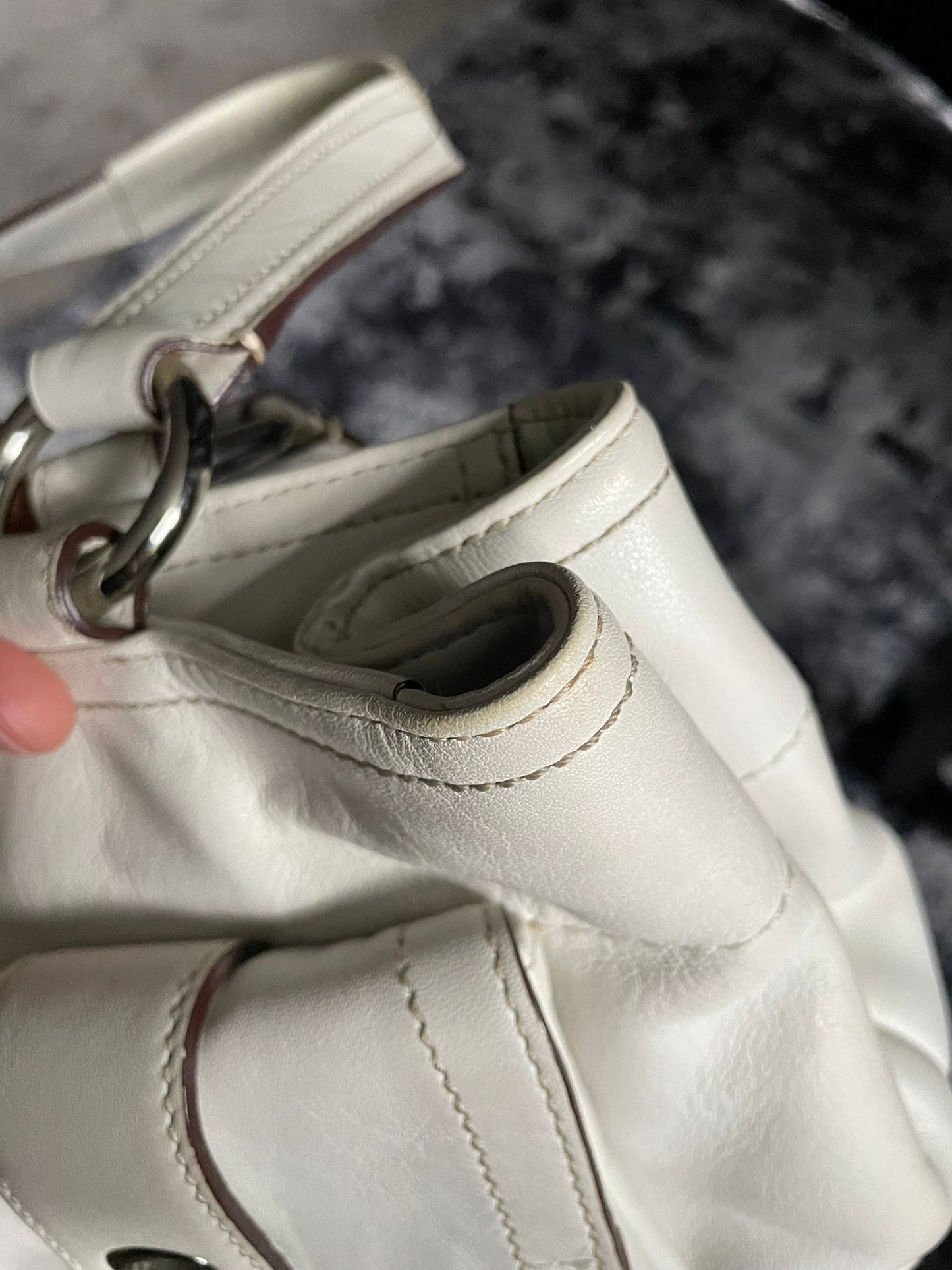 Vintage Coach Handbag White Leather
Soho Y2K Buckle Double pocket Authentic