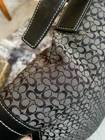 Vintage Coach Shoulderbag Monogram
Grey/black authentic 2k crossbody
