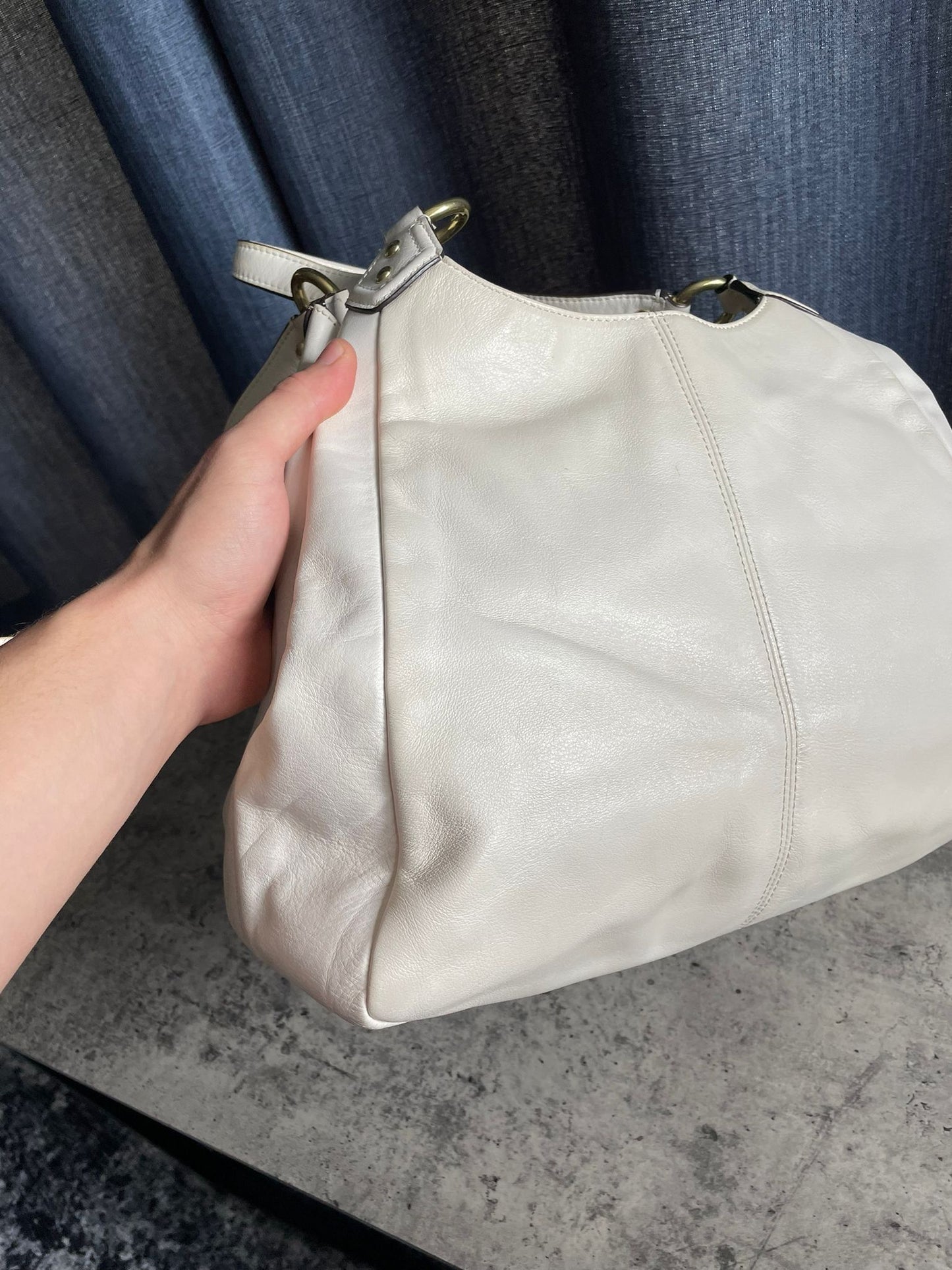 Coach Soho White Leather Gold Handbag/ Shoulderbag Authentic Buckle