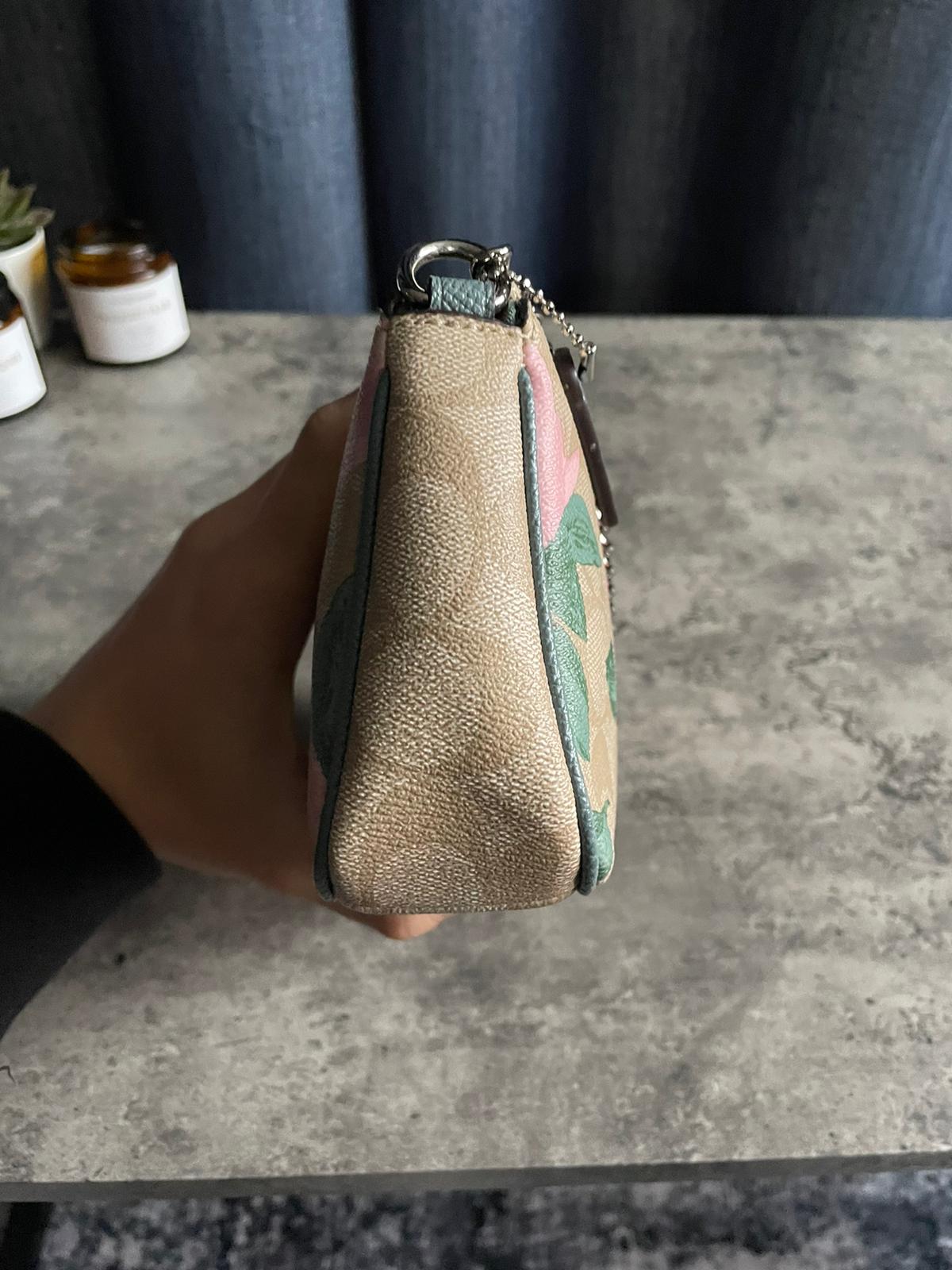 Coach Monogram Flower Print Mini
Handbag/Shoulderbag Beige authentic good condition