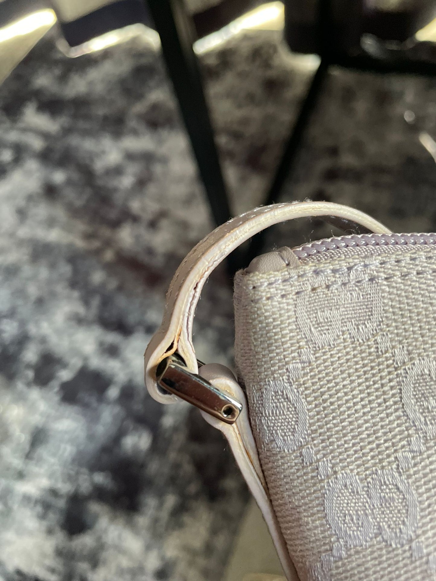 vintage gucci gg monogram boat pochette
Silver/Lilac Authentic Y2k