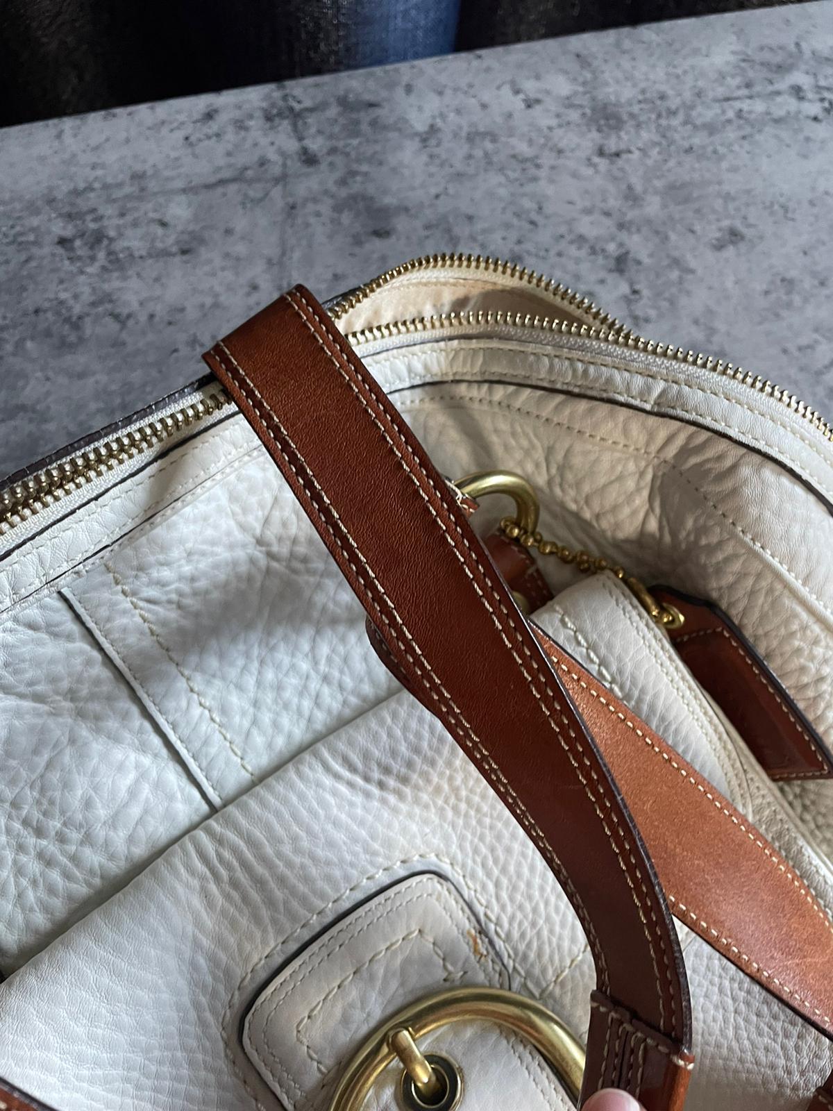 Vintage Coach Soho Handbag White/ Brown Leather Buckle Flap Authentic Y2k
Good condition