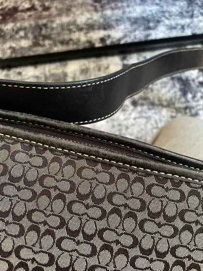 Vintage Coach Shoulderbag Monogram
Grey/black authentic 2k crossbody