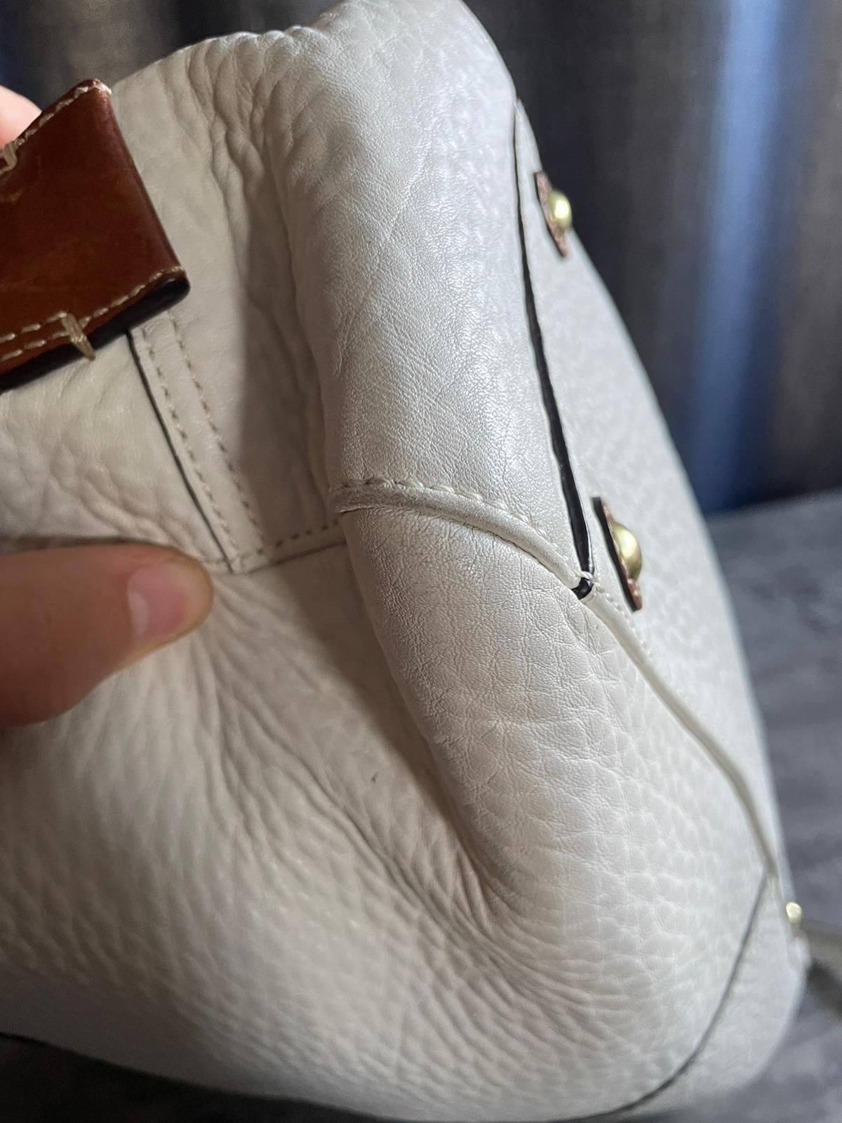 Vintage Coach Soho Handbag White/ Brown Leather Buckle Flap Authentic Y2k
Good condition