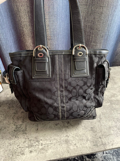 Vintage Coach Black Monogram Soho Handbag/Shoulderbag Authentic Y2K
Buckle