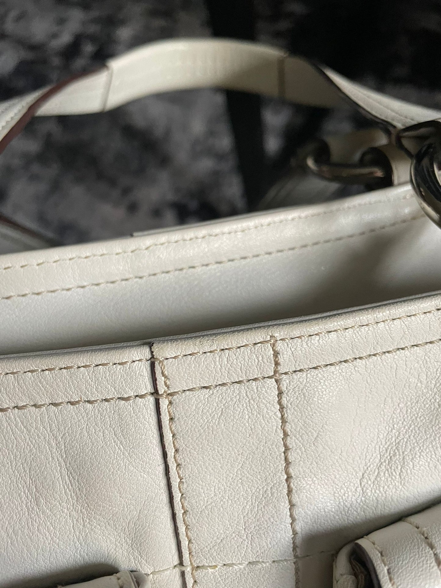 Vintage Coach Handbag White Leather
Soho Y2K Buckle Double pocket Authentic