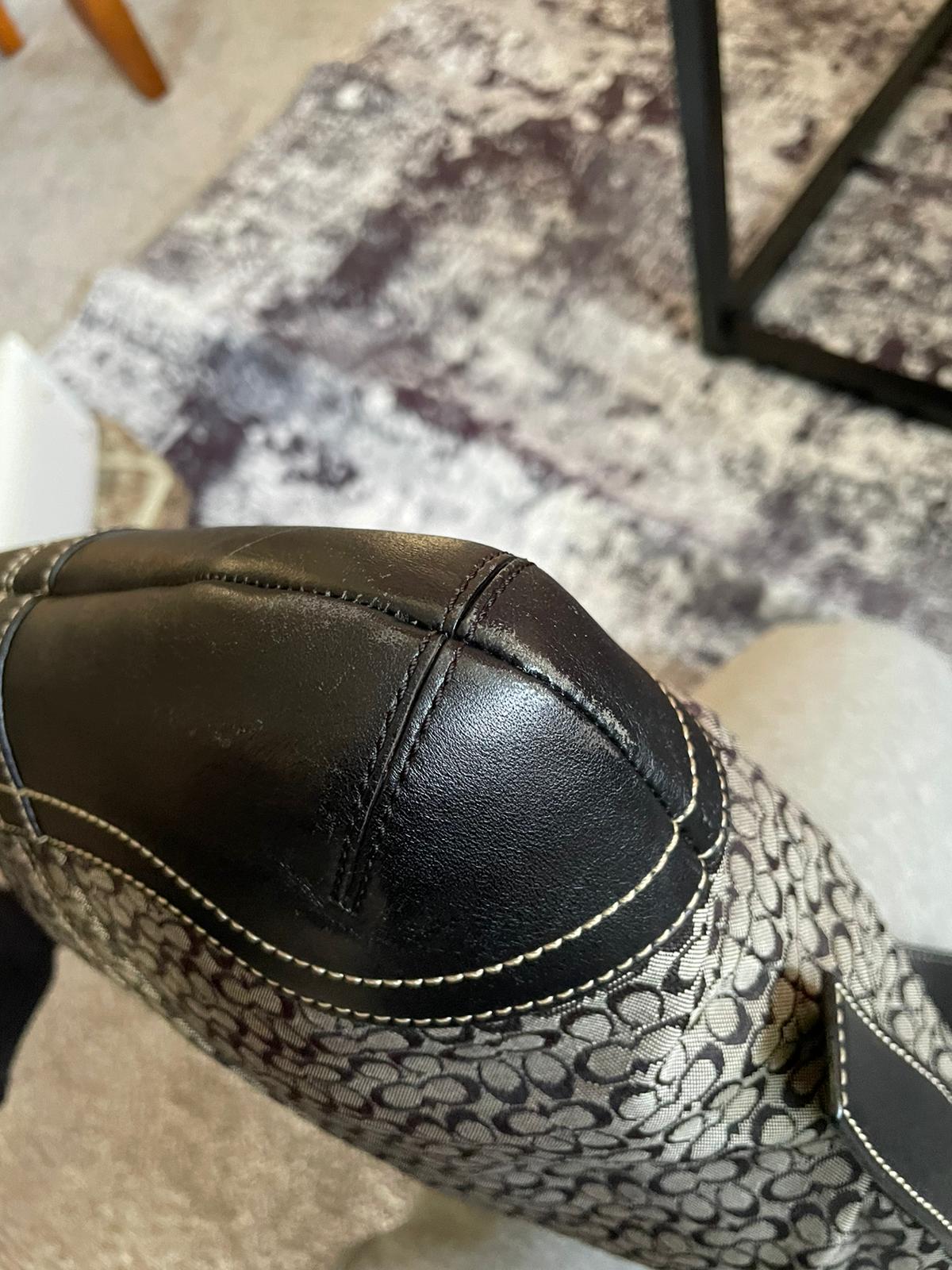 Vintage Coach Shoulderbag Monogram
Grey/black authentic 2k crossbody