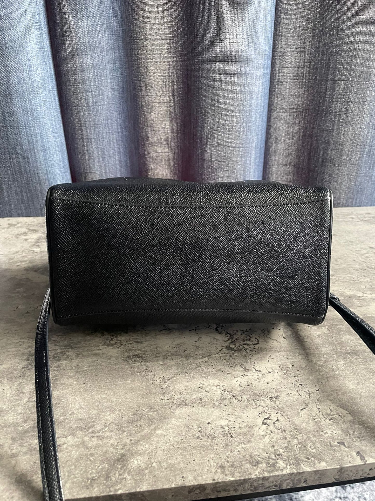 Vintage Coach Leather Crossbody Bag
Black/Gold Authentic with dustbag