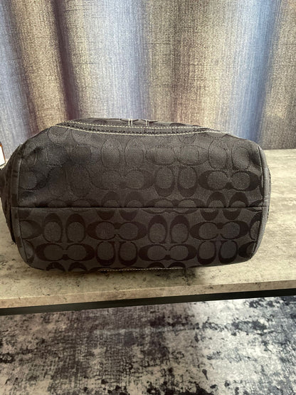 Vintage Coach Black Monogram Soho Handbag/Shoulderbag Authentic Y2K
Buckle