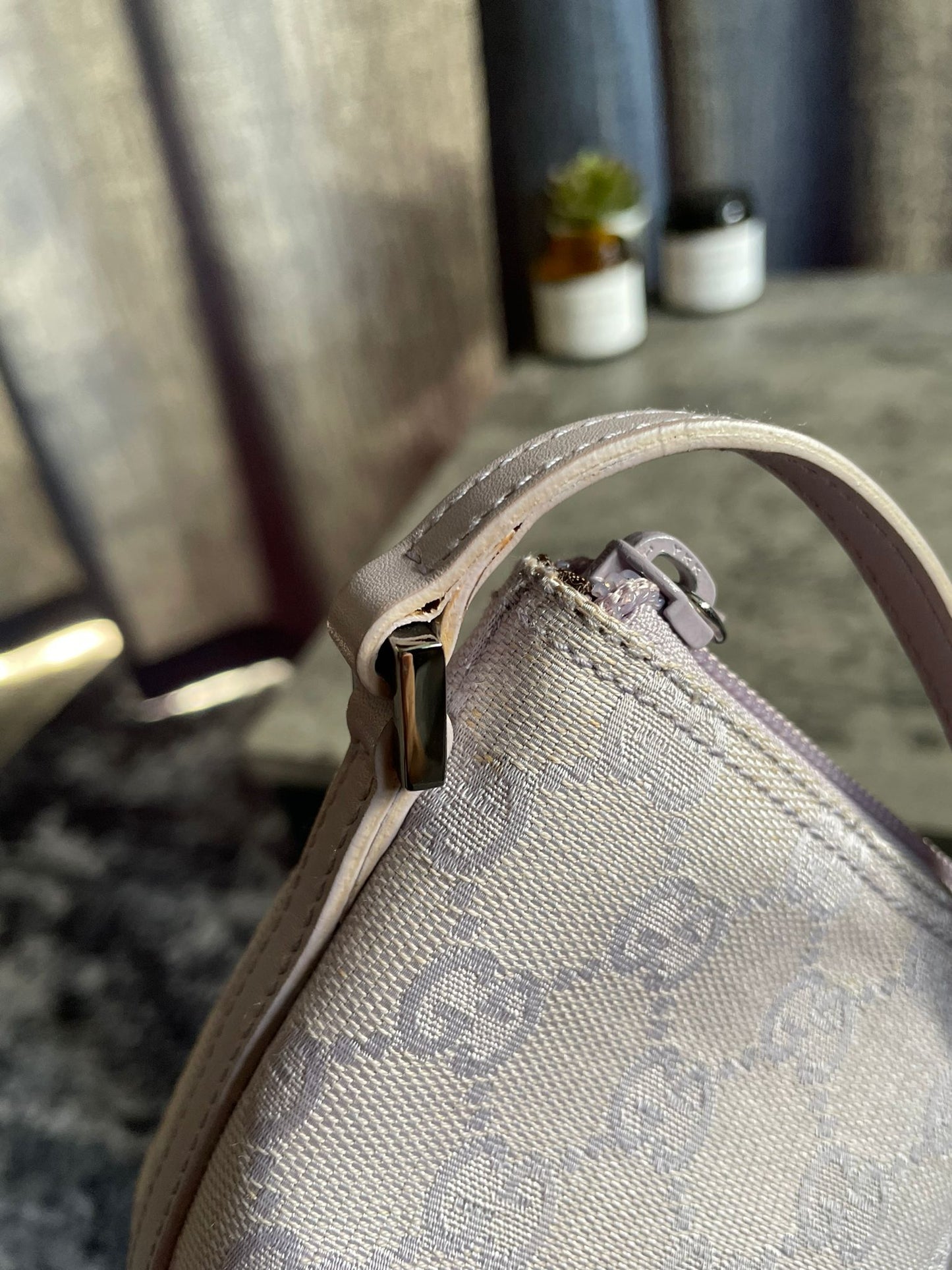 vintage gucci gg monogram boat pochette
Silver/Lilac Authentic Y2k