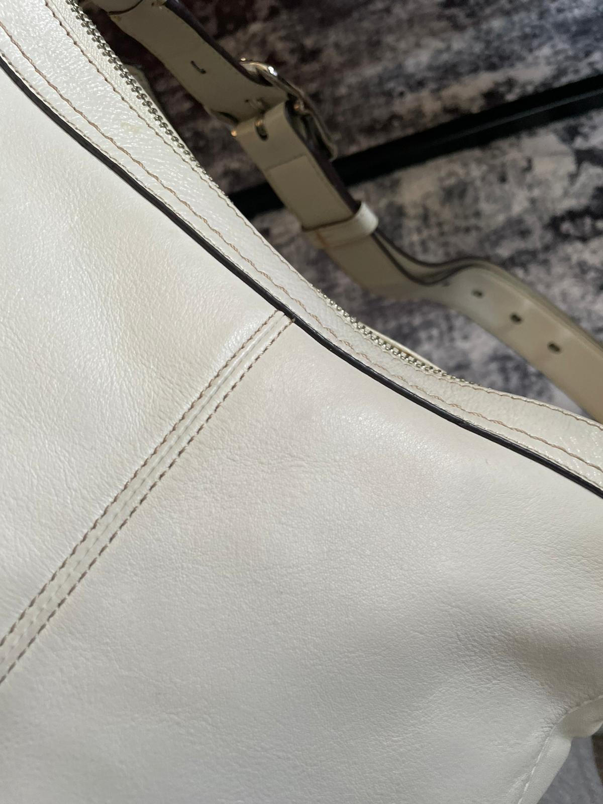 Vintage Coach Shoulderbag White Leather
Authentic Y2k Detailed