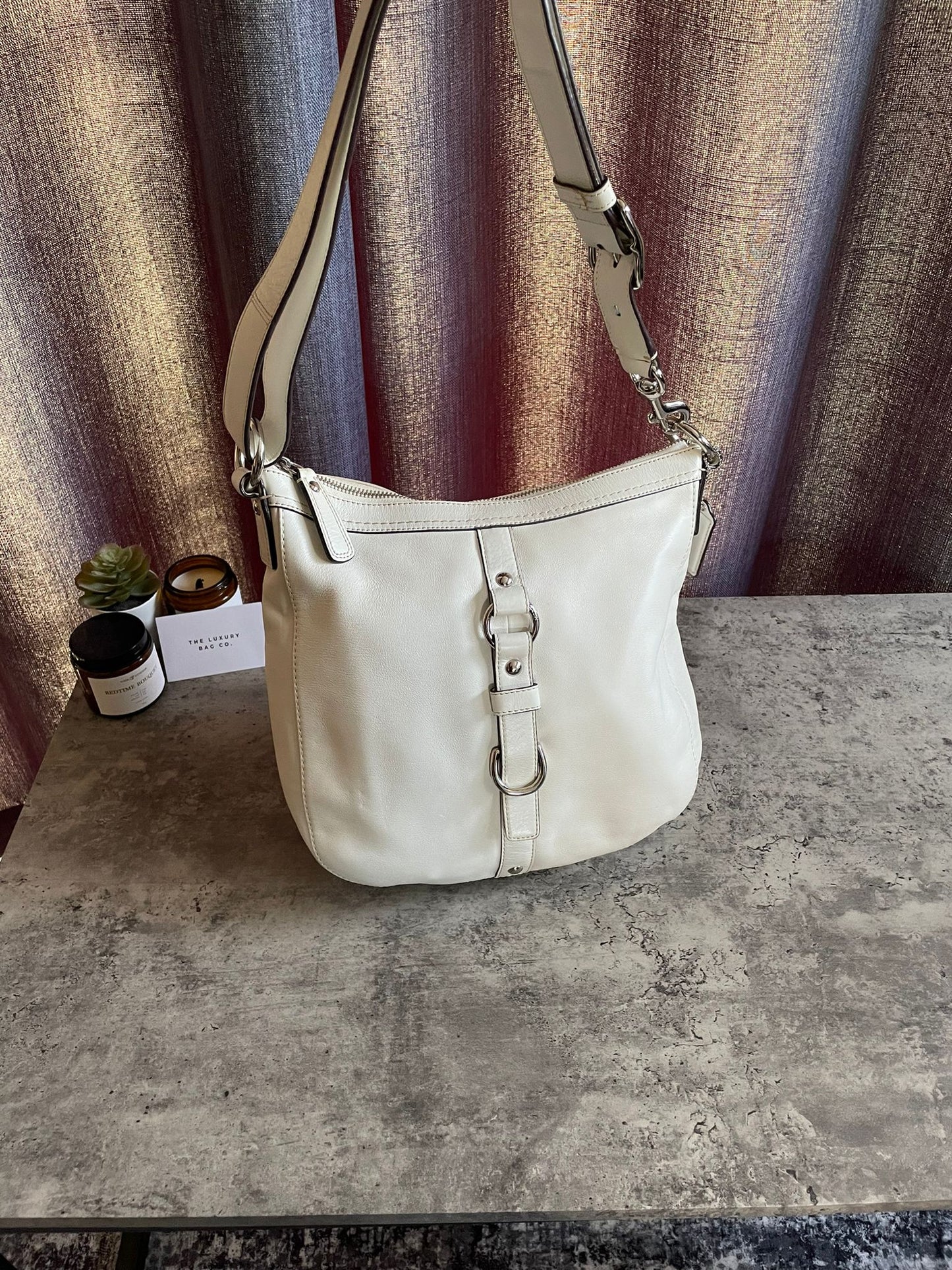 Vintage Coach Shoulderbag White Leather
Authentic Y2k Detailed
