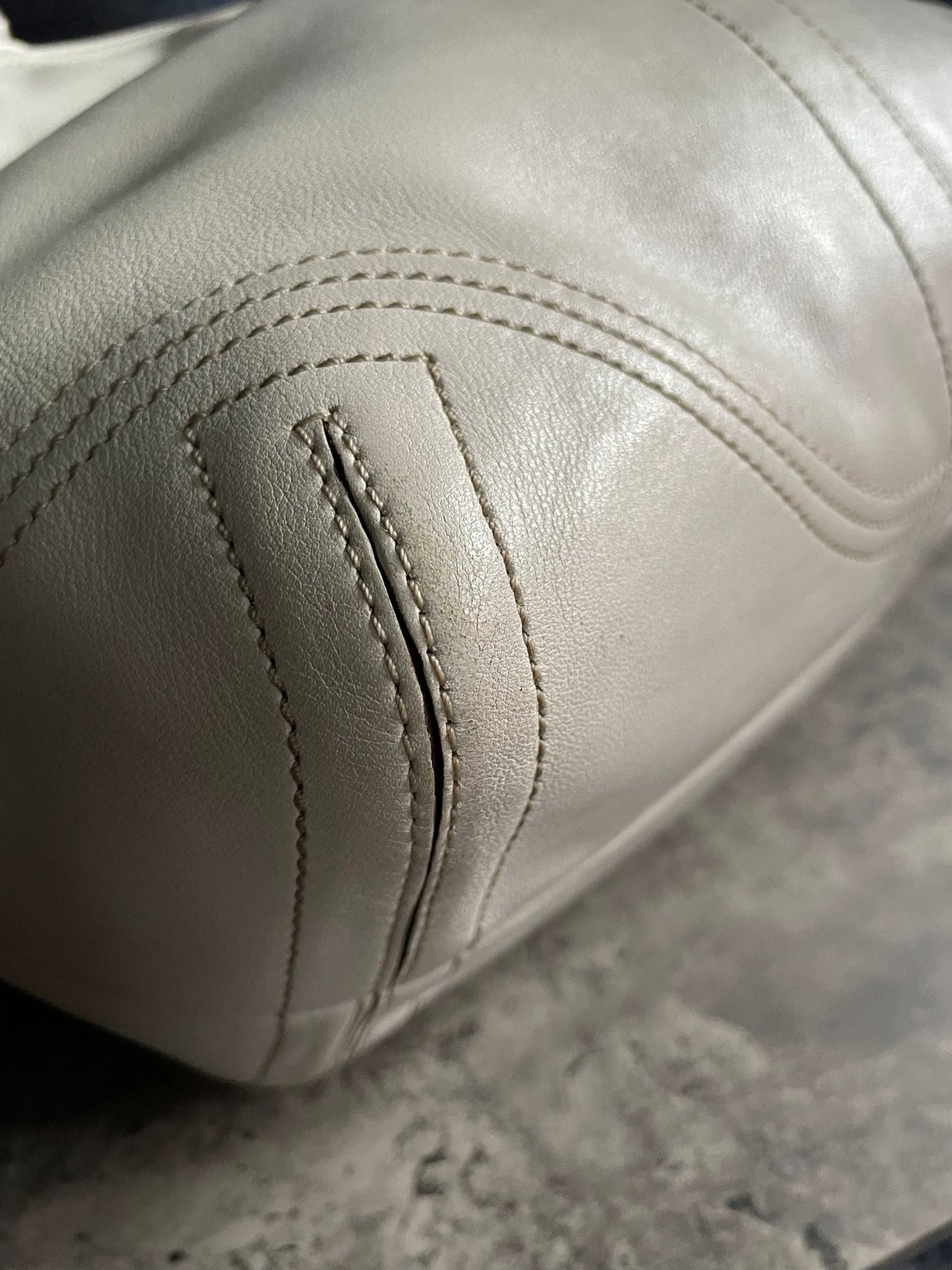 Vintage Coach Handbag White Leather
Soho Y2K Buckle Double pocket Authentic