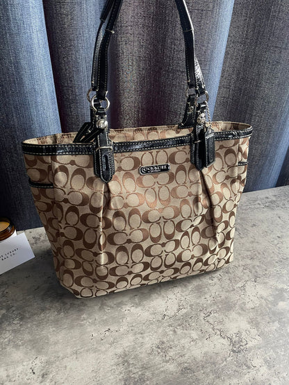 Vintage Coach Monogram Brown/Black
Totebag Authentic Y2K