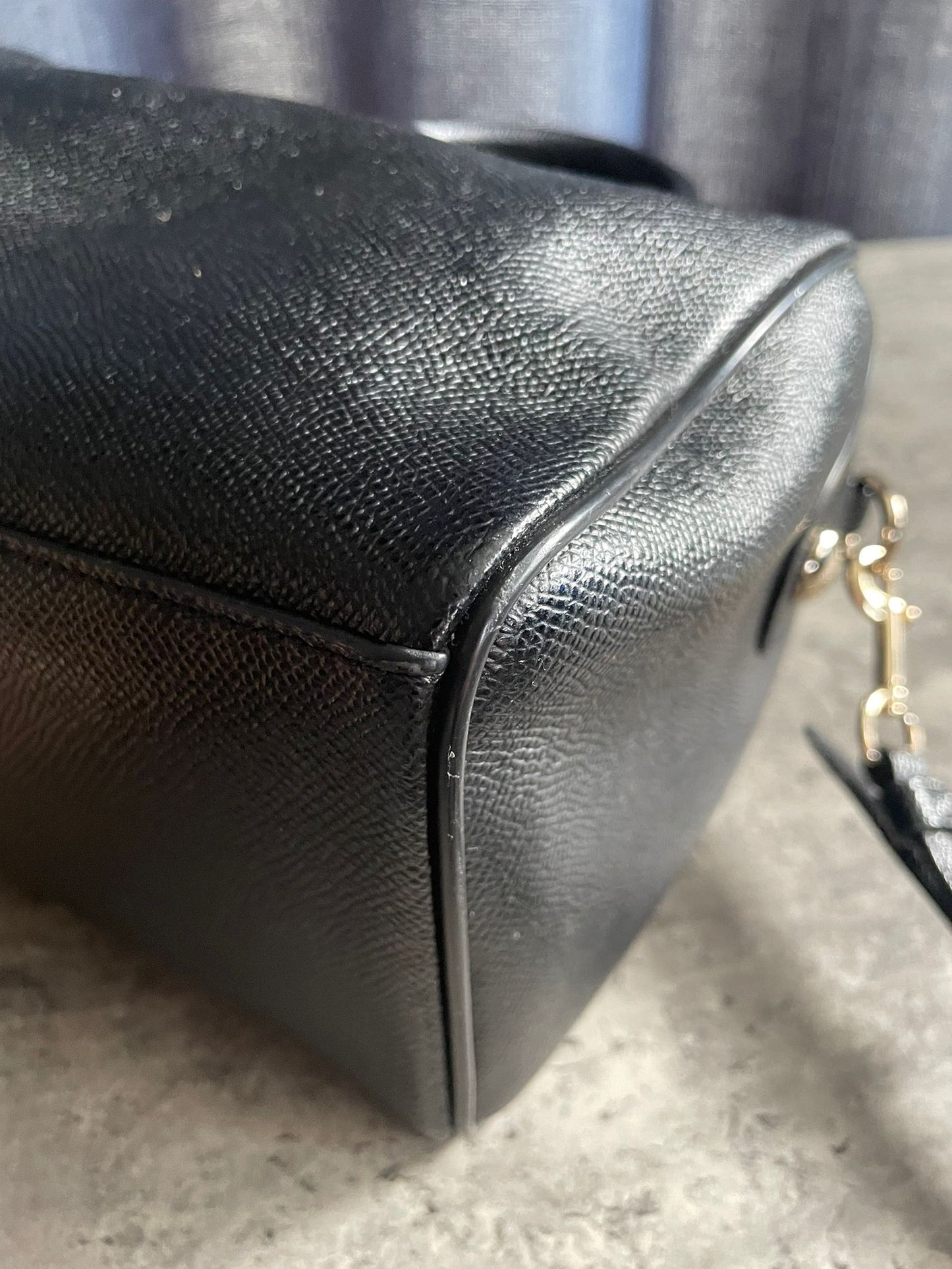 Vintage Coach Leather Crossbody Bag
Black/Gold Authentic with dustbag