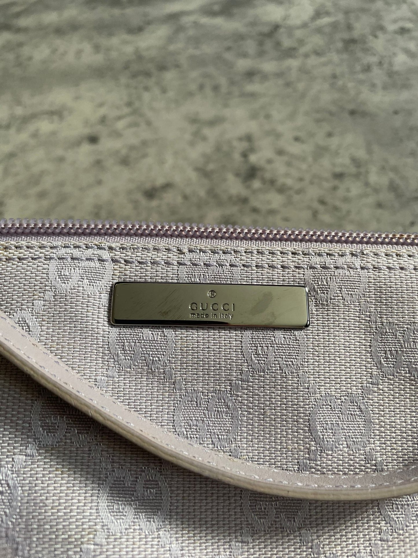 vintage gucci gg monogram boat pochette
Silver/Lilac Authentic Y2k