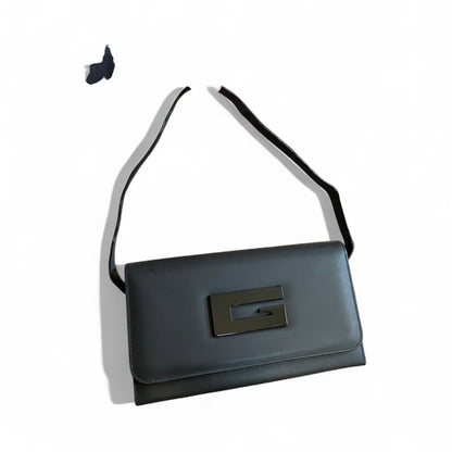 Vintage Gucci ShoulderBag Square G
Emblem authentic 2k hard shell black